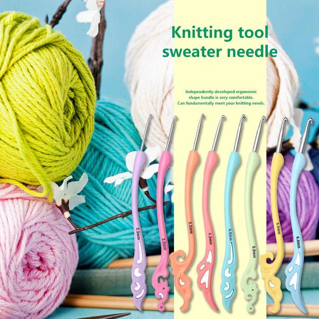 8Pcs Vintage Multicolour Soft Handle Crochet Hooks Knitting Needles Sewing  Tools The crochet hooks have soft